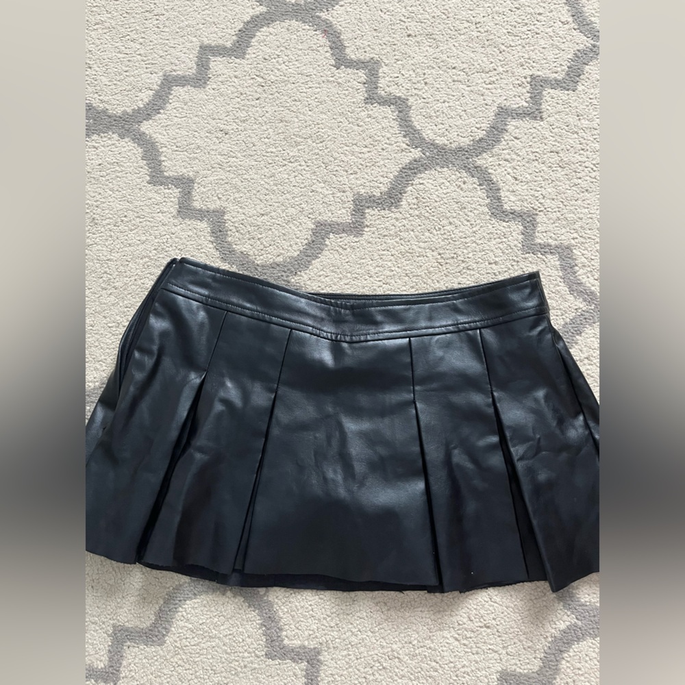 Faux leather pleated skirt